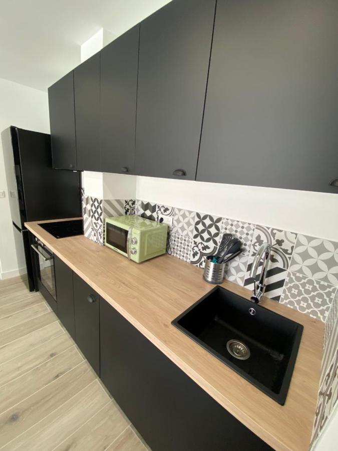 Ajaccio Magnifique T2 37M2 Centre Ville Vue Mer Au Bord De La Plage Neuf 4 Couchages Balcon Parking Prive Ferme Clim Wifi Exterior foto
