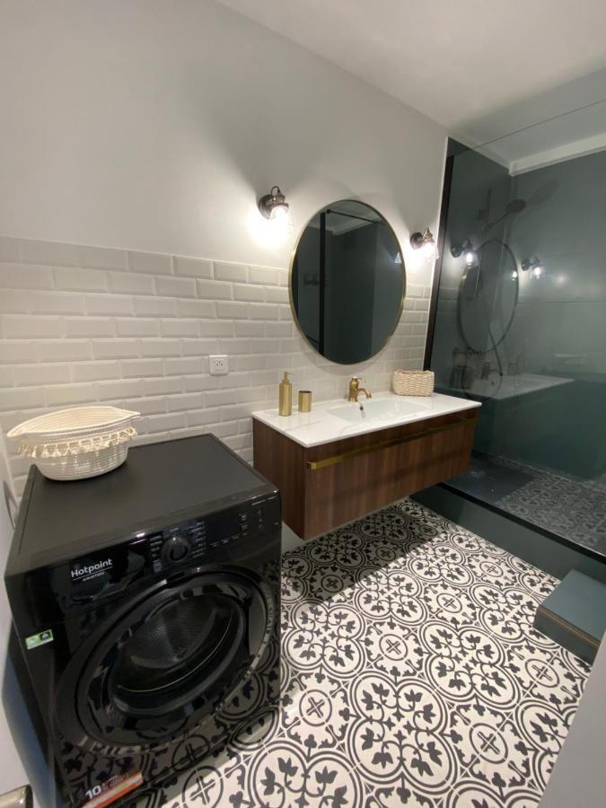 Ajaccio Magnifique T2 37M2 Centre Ville Vue Mer Au Bord De La Plage Neuf 4 Couchages Balcon Parking Prive Ferme Clim Wifi Exterior foto