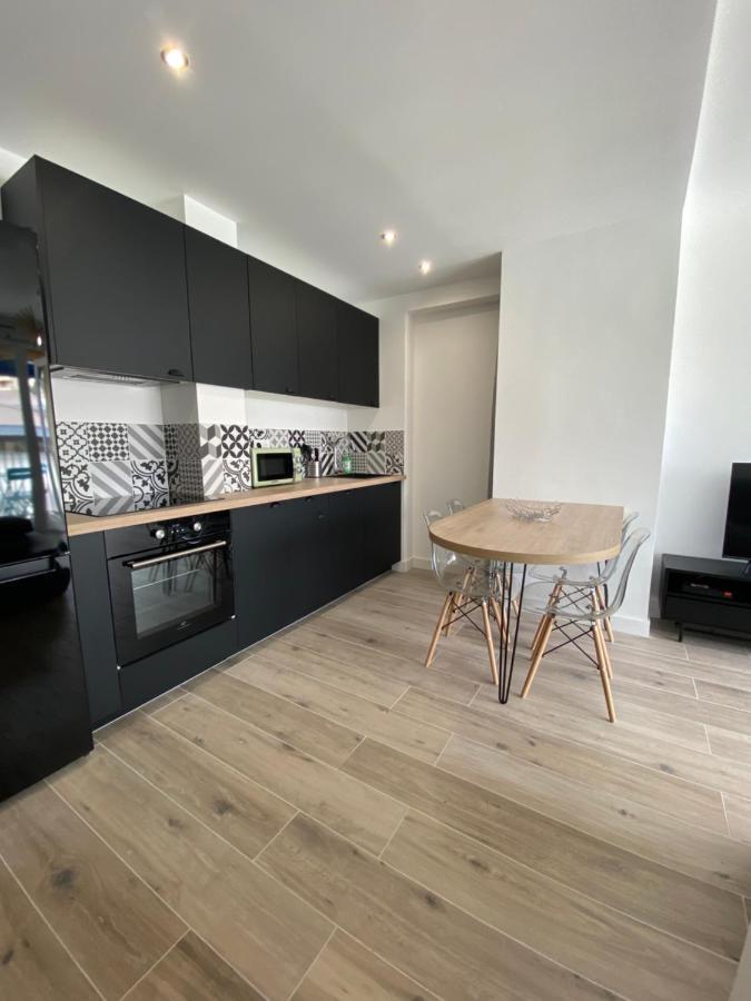 Ajaccio Magnifique T2 37M2 Centre Ville Vue Mer Au Bord De La Plage Neuf 4 Couchages Balcon Parking Prive Ferme Clim Wifi Exterior foto